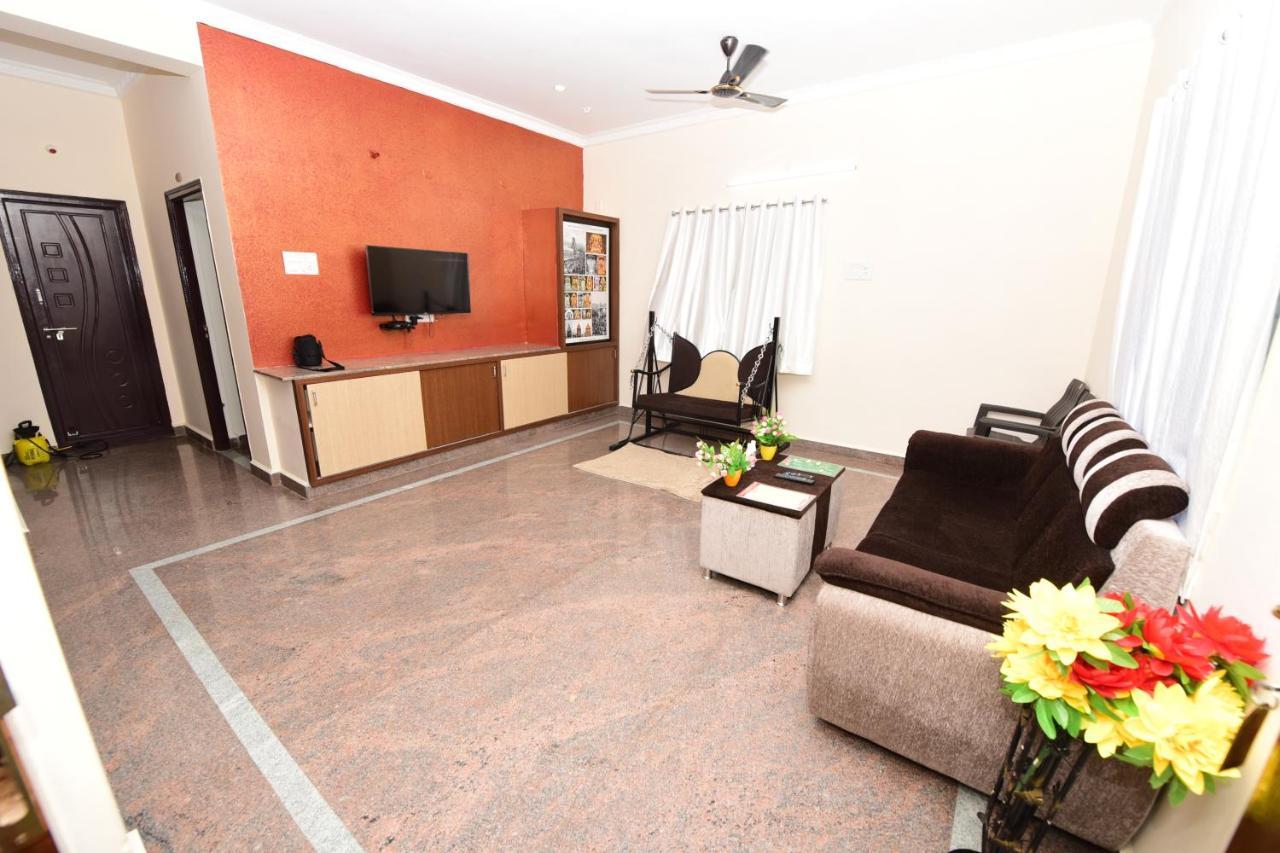 Sree Service Apartments Tirupati Exteriör bild