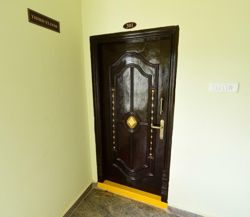 Sree Service Apartments Tirupati Exteriör bild